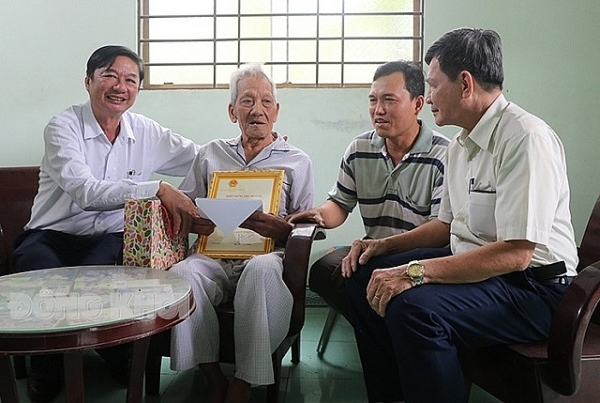 Lãnh đạo tỉnh Bến Tre thăm và chúc thọ cho các cụ tròn 100 tuổi