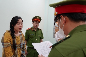 “Tina Dương” bị đề nghị truy tố 2 tội danh