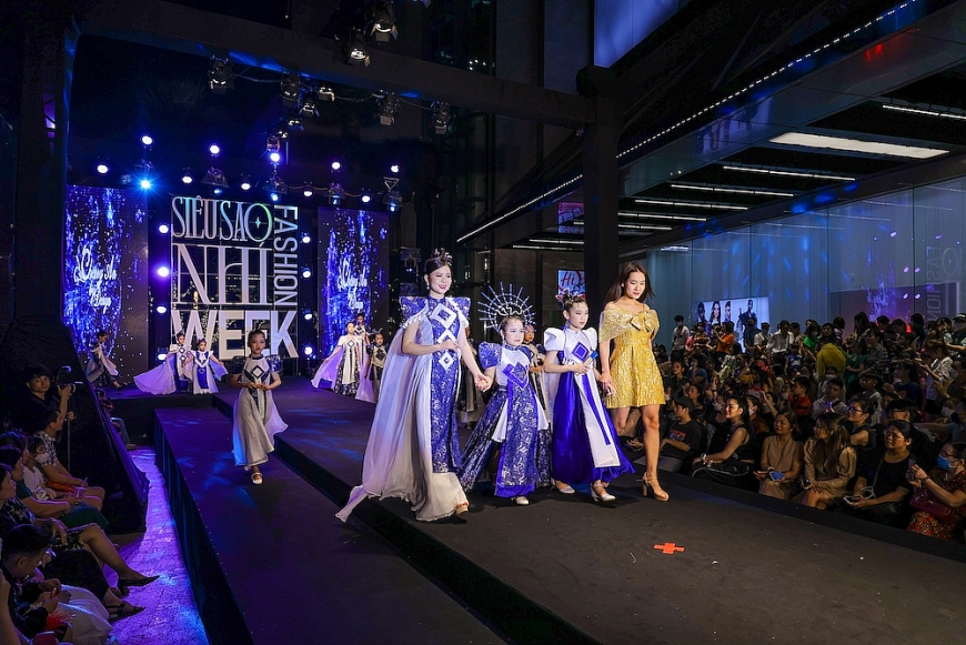 Hàng nghìn khán giả tới thưởng thức show diễn thời trang đỉnh cao nằm trong chuỗi Kidz Summer Fashion Tour với sự tham gia của hơn 100 người mẫu nhí Hàng nghìn khán giả tới thưởng thức show diễn thời trang đỉnh cao nằm trong chuỗi Kidz Summer Fashion Tour với sự tham gia của hơn 100 người mẫu nhí