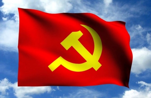 Phê bình ảnh cờ đảng đang bay: Chẳng cần phải nói thêm, hình ảnh cờ đảng luôn gắn liền với sự đoàn kết và lòng yêu nước. Tuy nhiên, chúng tôi không ngừng cải tiến và phát triển để mang đến cho bạn những bức ảnh cờ đảng đẹp mắt hơn, tạo nên một dấu ấn đặc biệt trong lòng mỗi người dân Việt Nam.