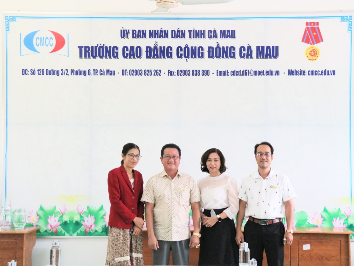 Đoàn công tác của Viện IMRIC thăm và làm việc với Trường Cao đẳng Cộng đồng Cà Mau Đoàn công tác của Viện IMRIC thăm và làm việc với Trường Cao đẳng Cộng đồng Cà Mau
