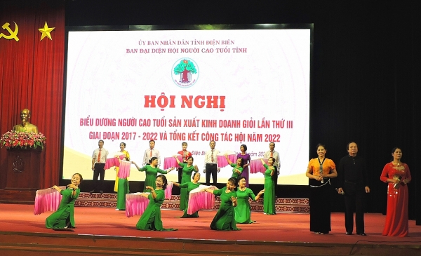 Những người cao tuổi làm kinh tế giỏi ở Điện Biên