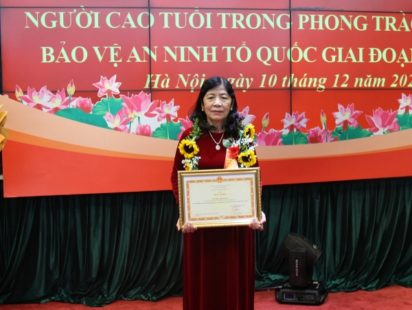 Niềm vui của nữ cán bộ Hội Người cao tuổi