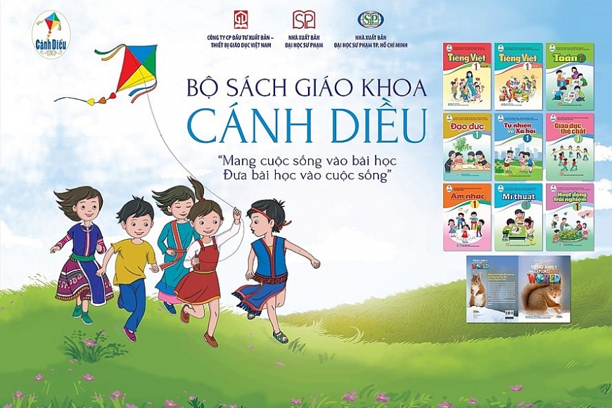Phụ huynh bức xúc khi mua sách giáo khoa Cánh diều với giá quá cao