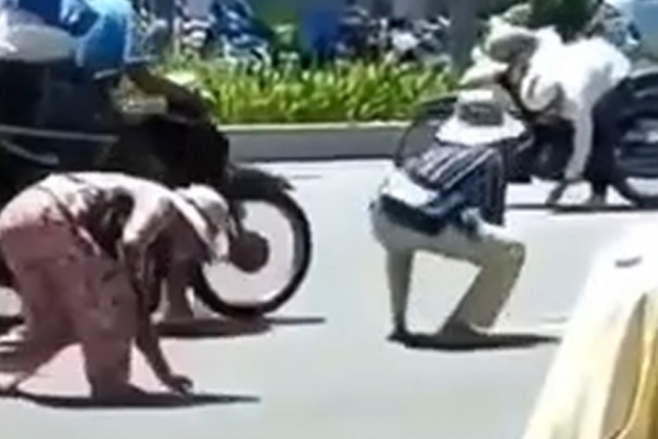 Vụ cướp tiệm vàng ở Huế: Người dân nhặt vàng có phải trả lại không?