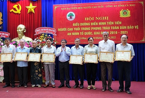 Tỉnh Cà Mau: Biểu dương 19 NCT có thành tích xuất sắc trong phong trào toàn dân bảo vệ ANTQ